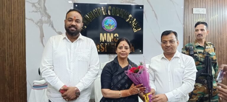 मानगो नगर निगम की नई मेयर सुधा गुप्ता ने संभाला पदभार / पुष्प गुच्छ के साथ हुआ स्वागत