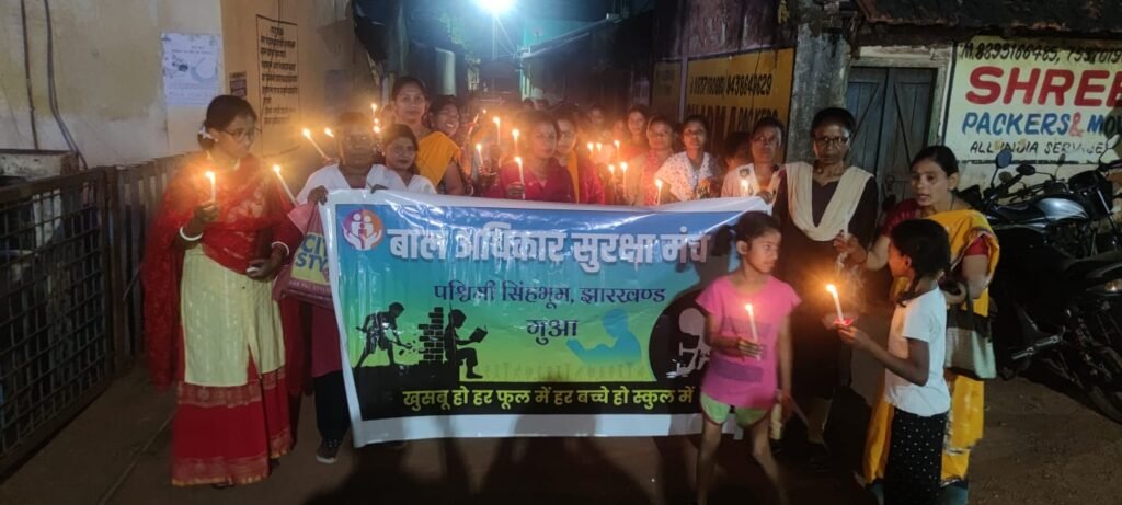 हजारीबाग में नाबालिग के साथ हुए दुराचार के विरोध में महिलाओं का कैंडल मार्च