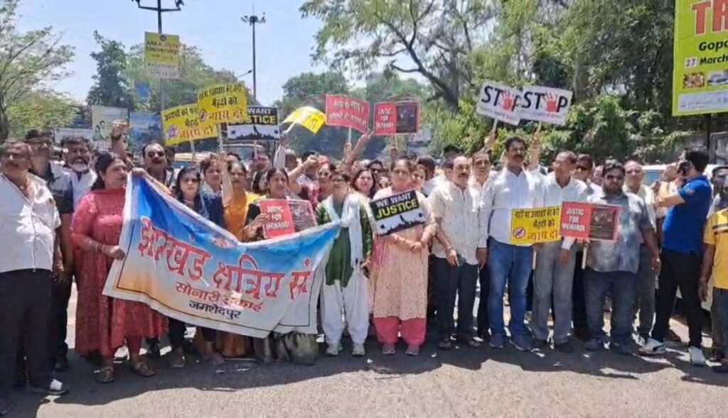 बिष्टुपुर में चाय बेचने वाली युवती पर गर्म चाय से हमला, विरोध में क्षत्रिय समाज का जोरदार प्रदर्शन