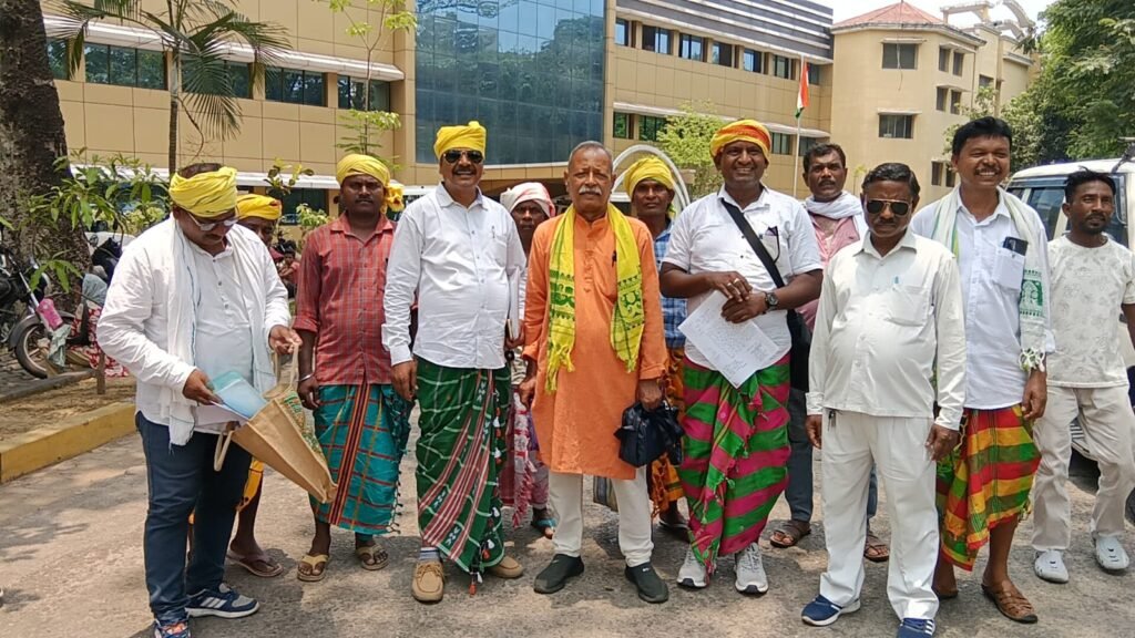 पारंपरिक स्वशासन व्यवस्था में हस्तक्षेप पर भड़का माझी परगना महाल, डीसी को सौंपा ज्ञापन