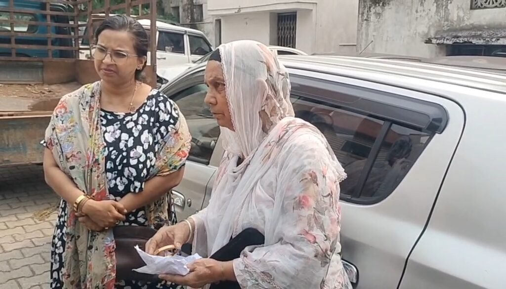 पुलिस बनकर आए ठगों ने महिला से उड़ाए दो लाख के गहने, बिष्टुपुर में दिनदहाड़े वारदात