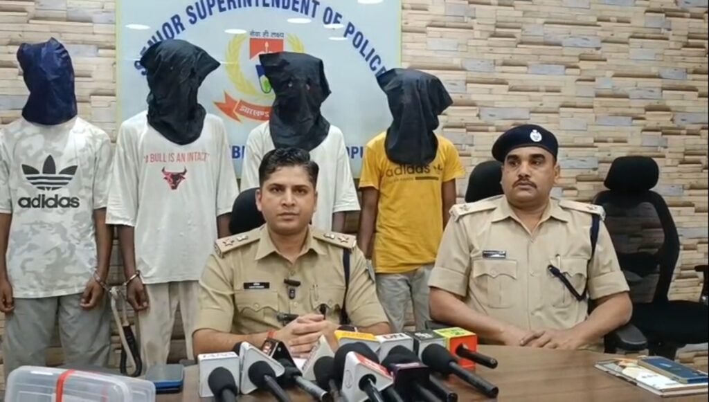 कदमा फायरिंग कांड का खुलासा, चार आरोपी गिरफ्तार; पिस्टल, गोलियां और बाइक बरामद
