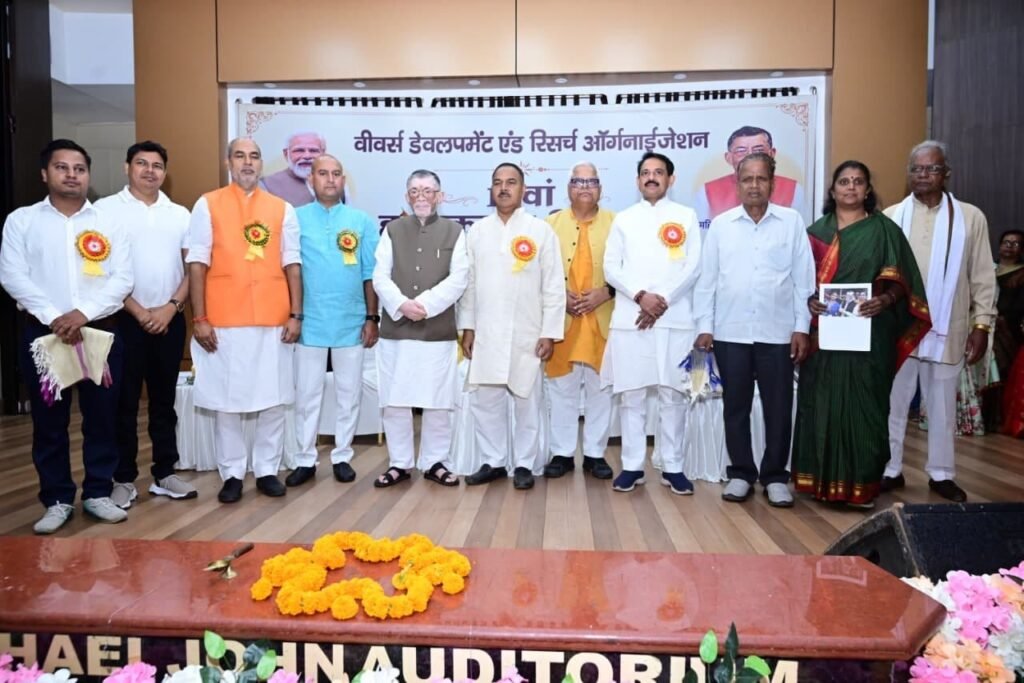 जमशेदपुर में 13वां राष्ट्रीय हस्तकरघा दिवस मनाया गया, राज्यपाल संतोष गंगवार बोले- बुनकरों की आय बढ़ाना समय की जरूरत